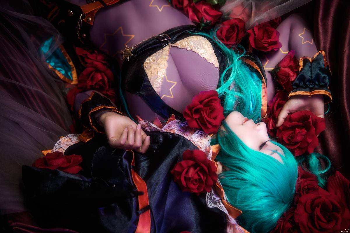 "hẹn hò với trực tiếp" bảy tội lỗi tinh thần c o s p l a y