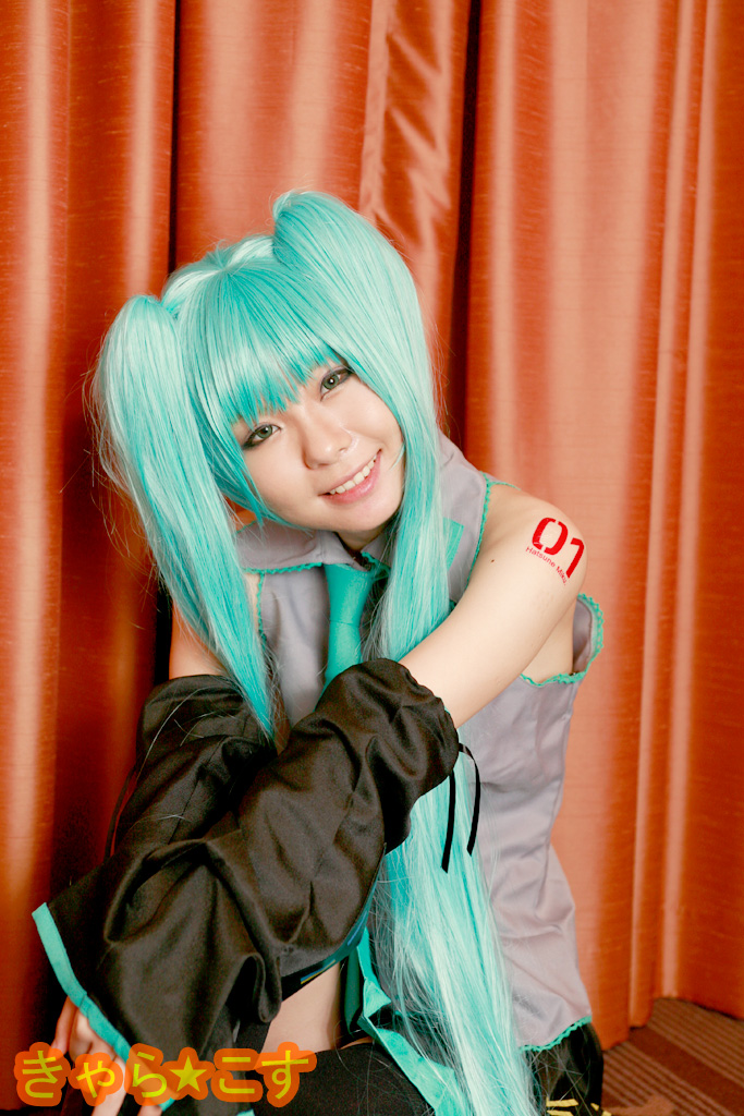 V ○ caloid2 Đầu tiên ○ Miku (cosplayer mayu)