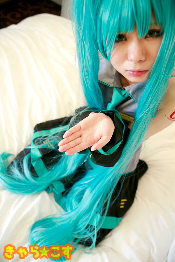 V ○ caloid2 Đầu tiên ○ Miku (cosplayer mayu)