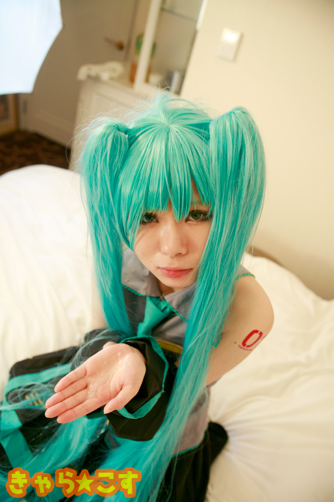 V ○ caloid2 Đầu tiên ○ Miku (cosplayer mayu)