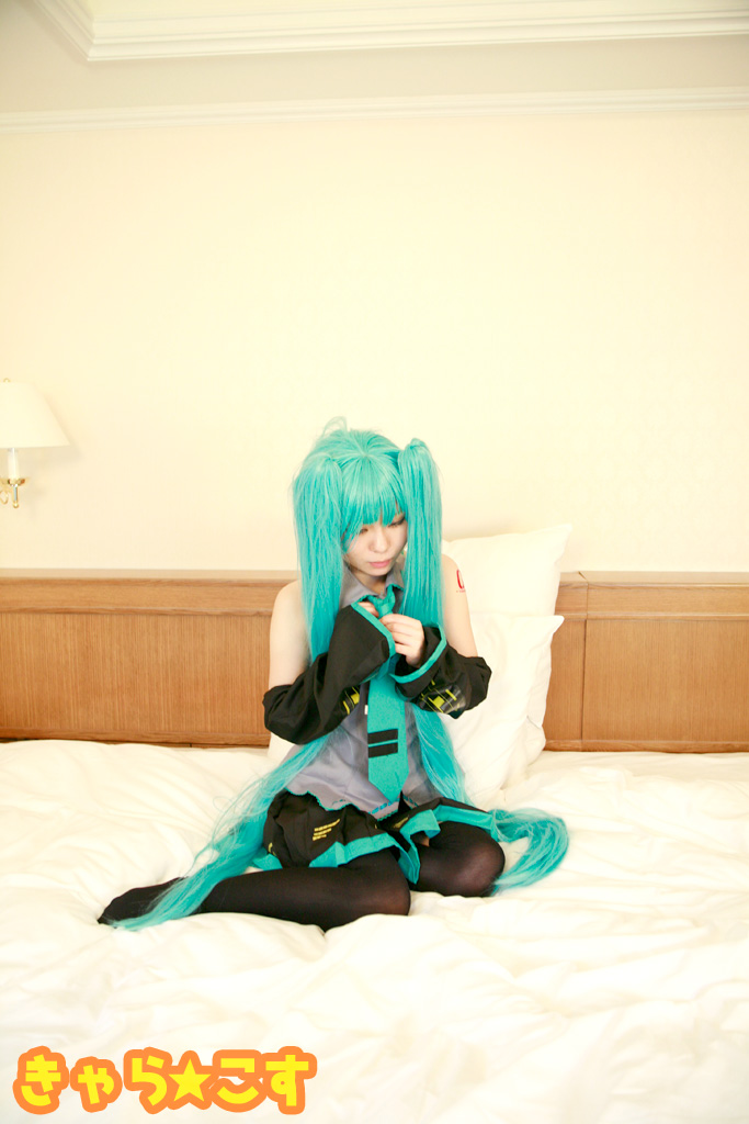 V ○ caloid2 Đầu tiên ○ Miku (cosplayer mayu)