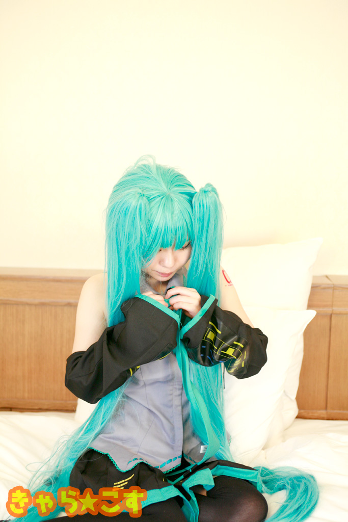 V ○ caloid2 Đầu tiên ○ Miku (cosplayer mayu)