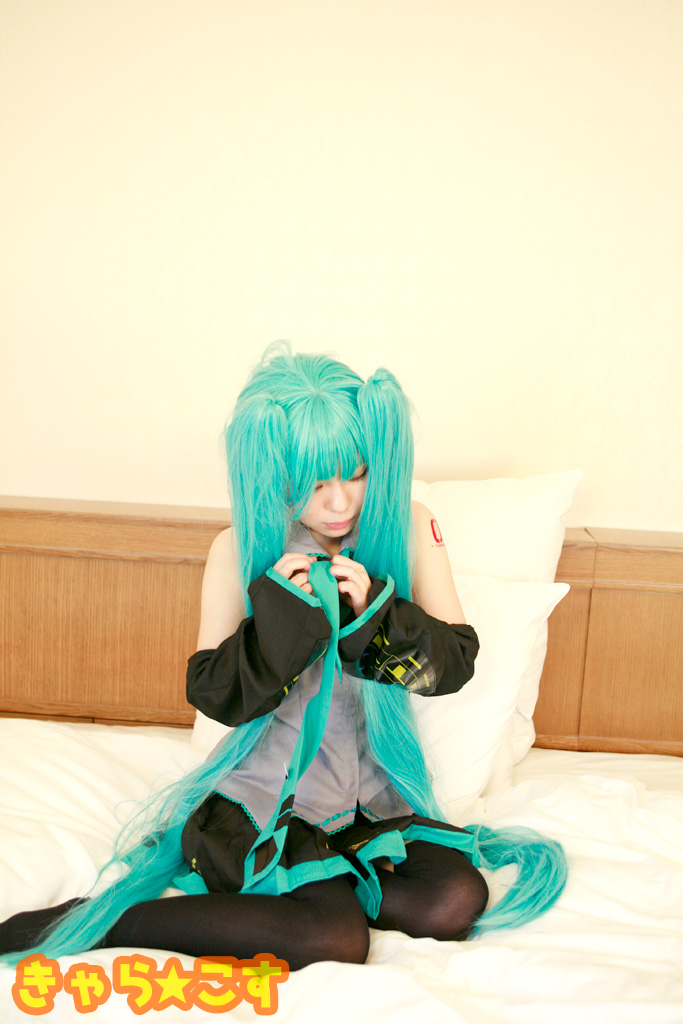 V ○ caloid2 Đầu tiên ○ Miku (cosplayer mayu)