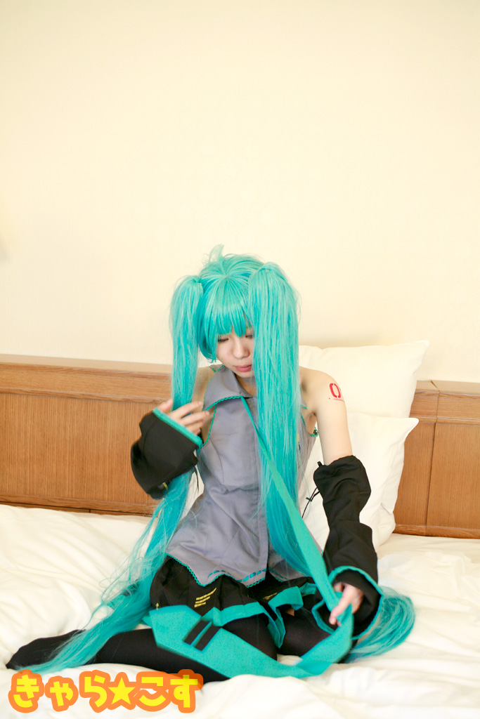 V ○ caloid2 Đầu tiên ○ Miku (cosplayer mayu)