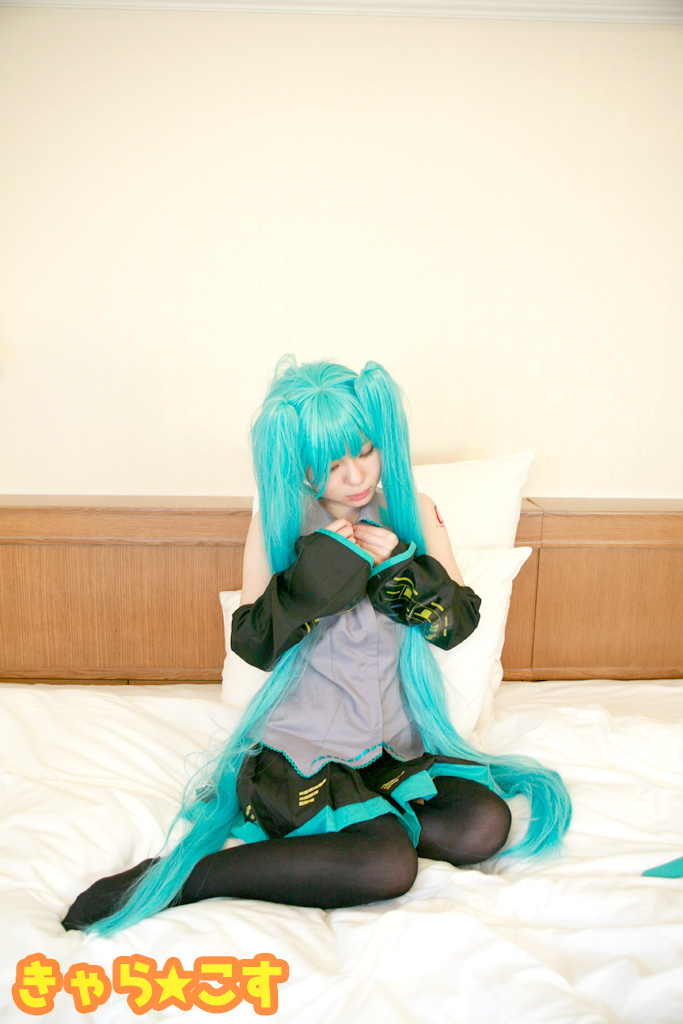 V ○ caloid2 Đầu tiên ○ Miku (cosplayer mayu)