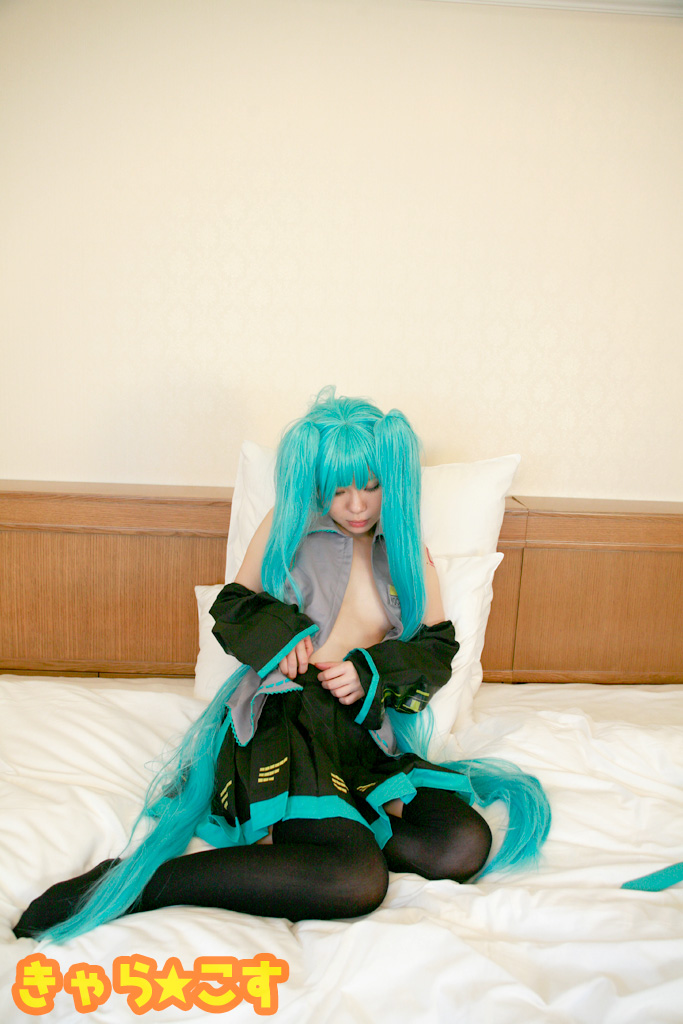 V ○ caloid2 Đầu tiên ○ Miku (cosplayer mayu)