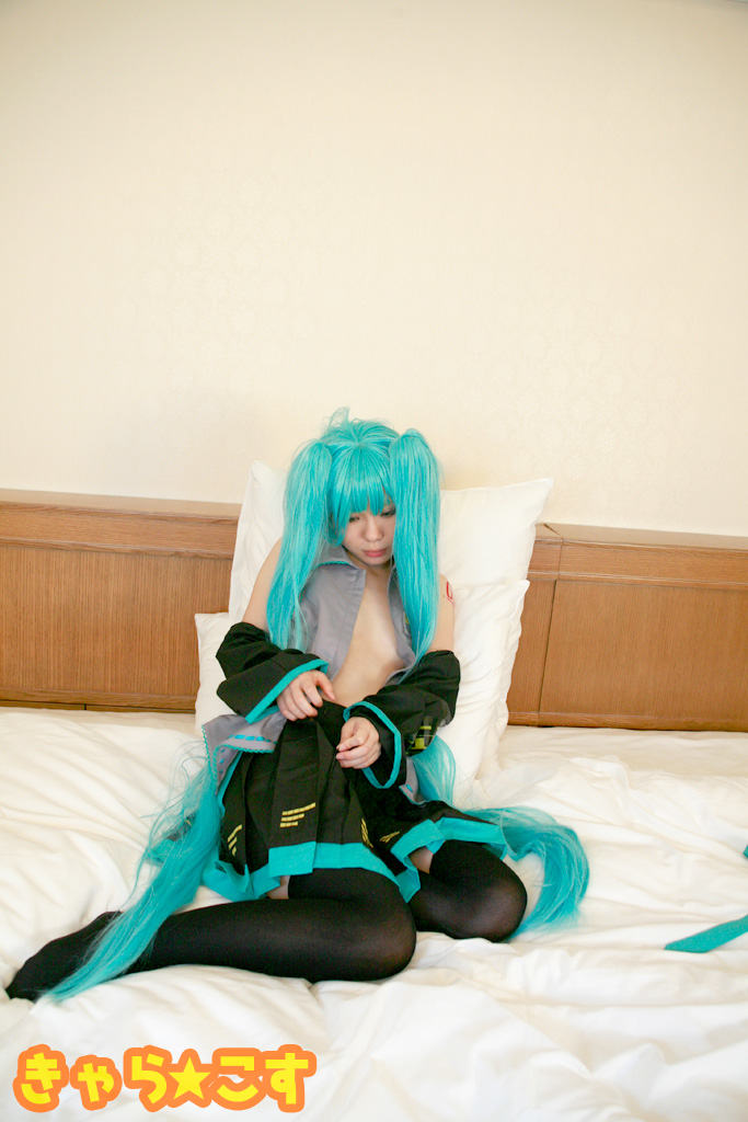 V ○ caloid2 Đầu tiên ○ Miku (cosplayer mayu)