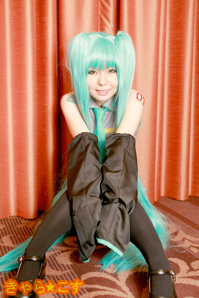V ○ caloid2 Đầu tiên ○ Miku (cosplayer mayu)