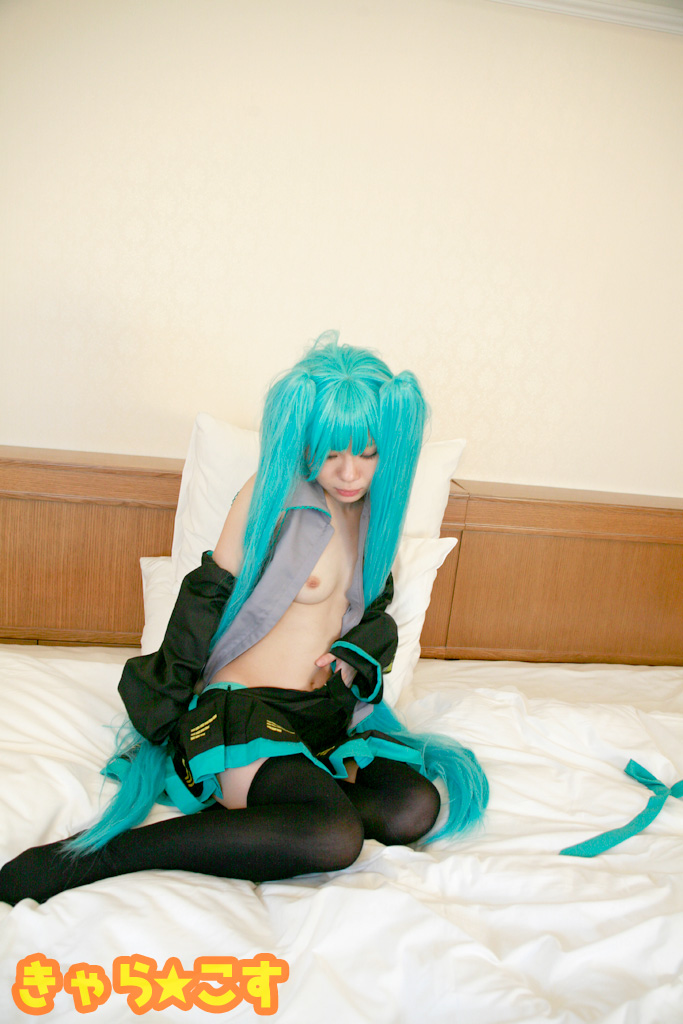 V ○ caloid2 Đầu tiên ○ Miku (cosplayer mayu)