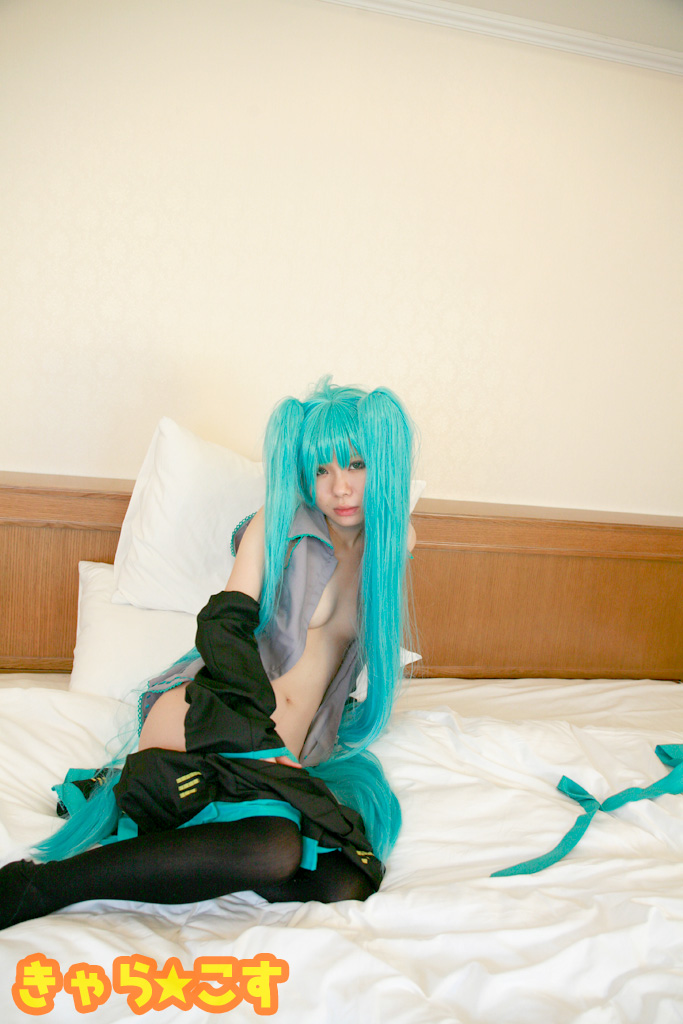 V ○ caloid2 Đầu tiên ○ Miku (cosplayer mayu)
