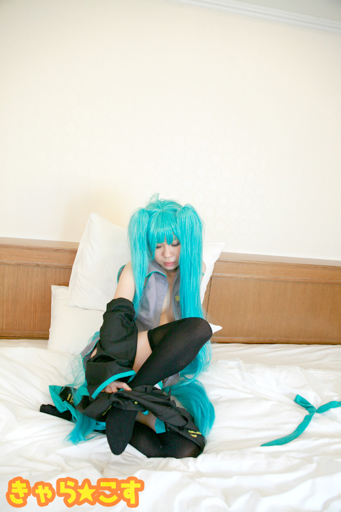 V ○ caloid2 Đầu tiên ○ Miku (cosplayer mayu)