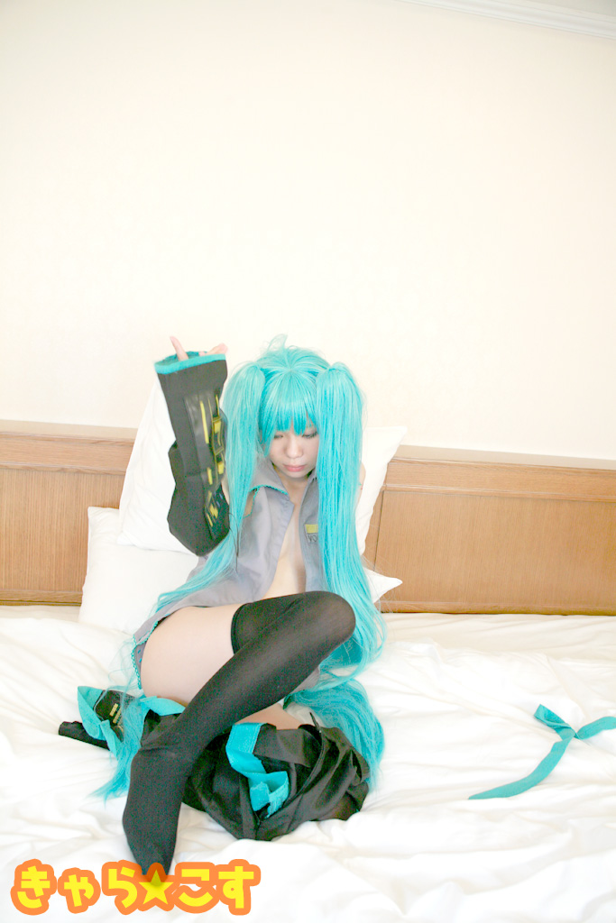 V ○ caloid2 Đầu tiên ○ Miku (cosplayer mayu)