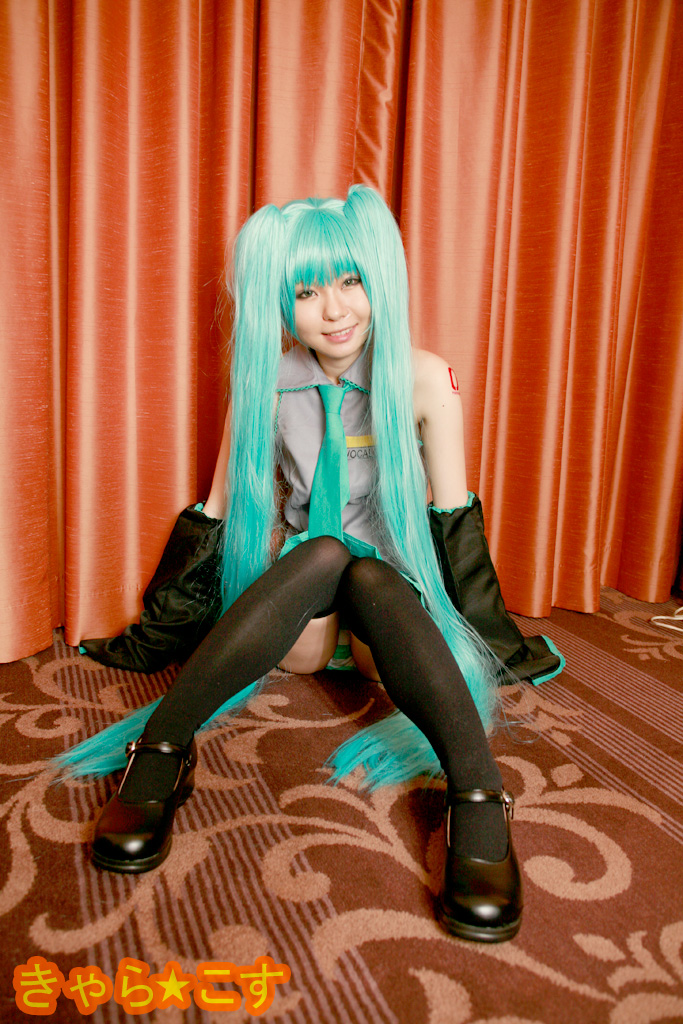 V ○ caloid2 Đầu tiên ○ Miku (cosplayer mayu)