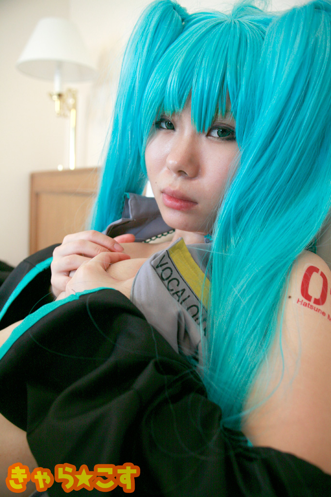 V ○ caloid2 Đầu tiên ○ Miku (cosplayer mayu)