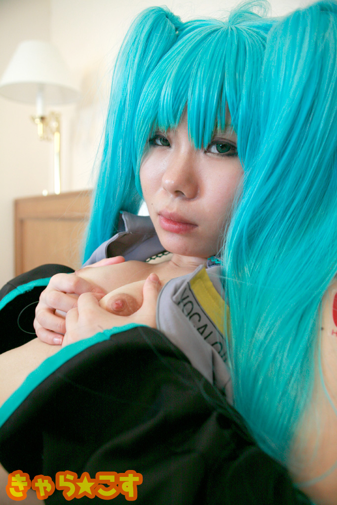V ○ caloid2 Đầu tiên ○ Miku (cosplayer mayu)