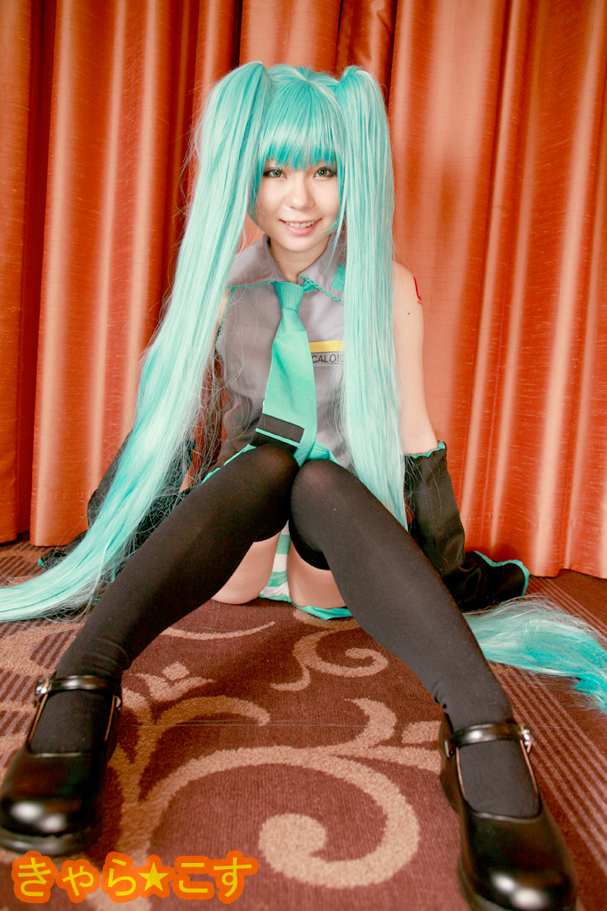 V ○ caloid2 Đầu tiên ○ Miku (cosplayer mayu)