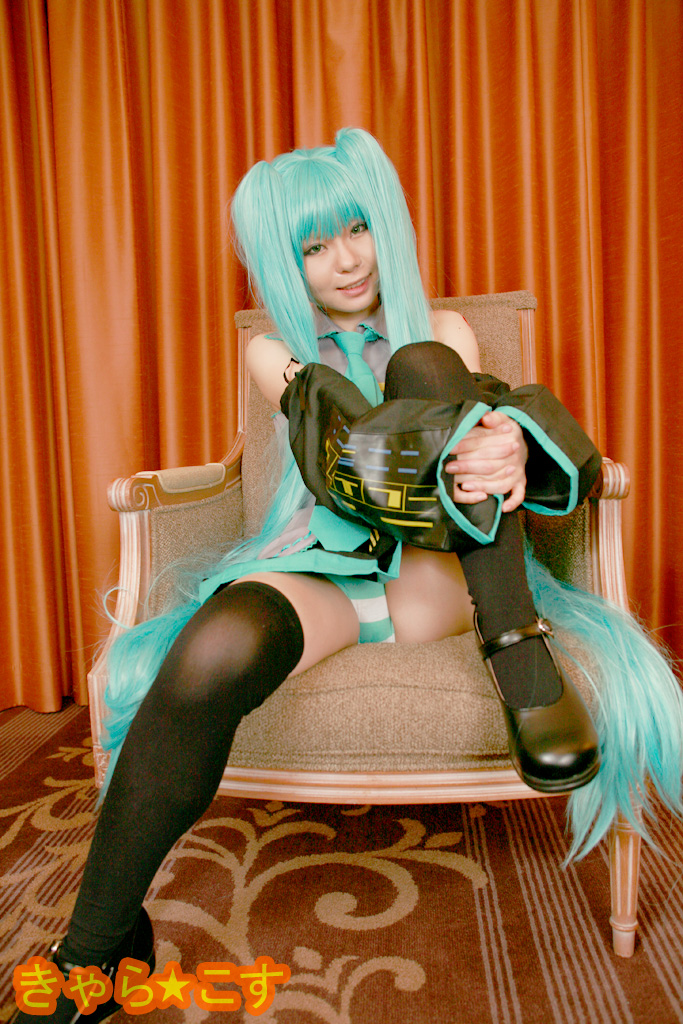 V ○ caloid2 Đầu tiên ○ Miku (cosplayer mayu)