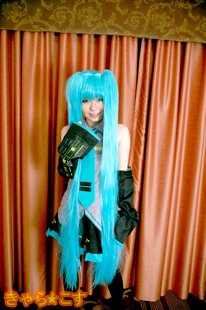 V ○ caloid2 Đầu tiên ○ Miku (cosplayer mayu)