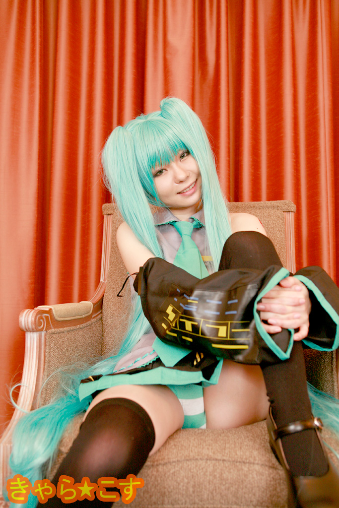 V ○ caloid2 Đầu tiên ○ Miku (cosplayer mayu)