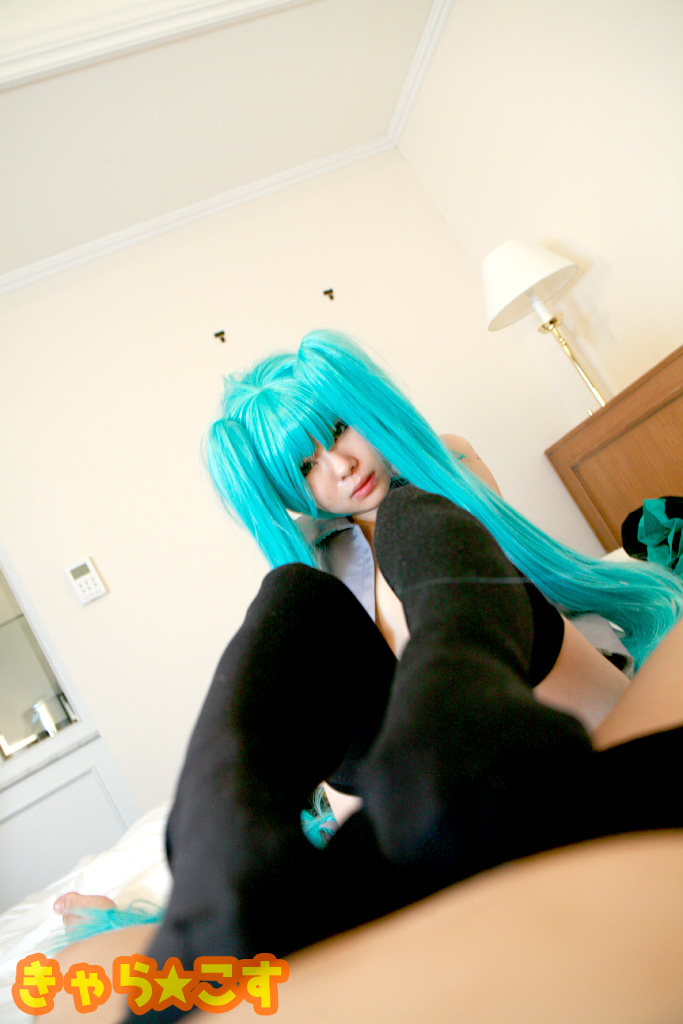 V ○ caloid2 Đầu tiên ○ Miku (cosplayer mayu)