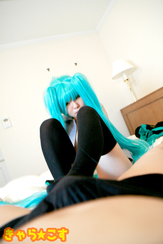 V ○ caloid2 Đầu tiên ○ Miku (cosplayer mayu)