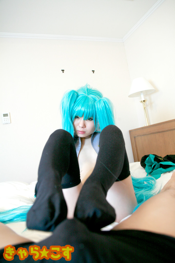 V ○ caloid2 Đầu tiên ○ Miku (cosplayer mayu)
