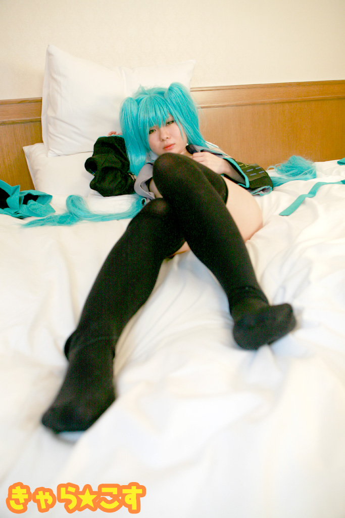 V ○ caloid2 Đầu tiên ○ Miku (cosplayer mayu)