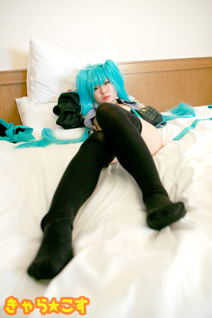 V ○ caloid2 Đầu tiên ○ Miku (cosplayer mayu)