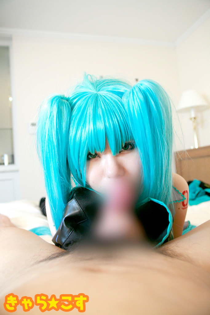 V ○ caloid2 Đầu tiên ○ Miku (cosplayer mayu)