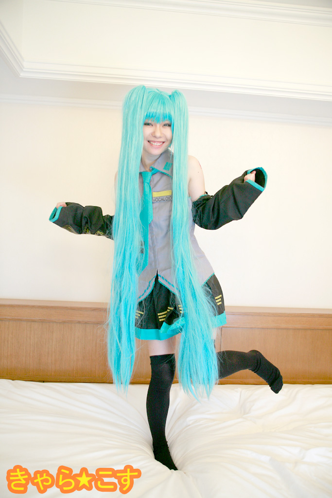 V ○ caloid2 Đầu tiên ○ Miku (cosplayer mayu)