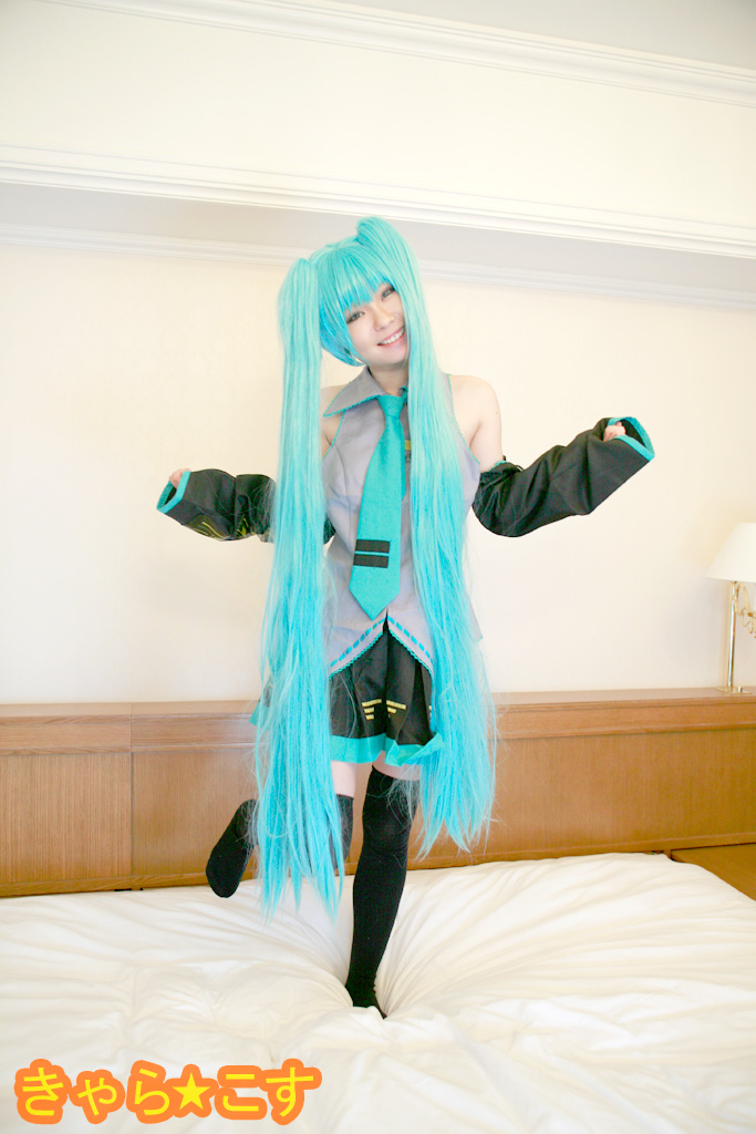 V ○ caloid2 Đầu tiên ○ Miku (cosplayer mayu)