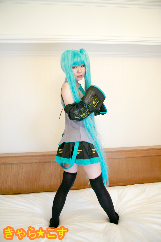 V ○ caloid2 Đầu tiên ○ Miku (cosplayer mayu)