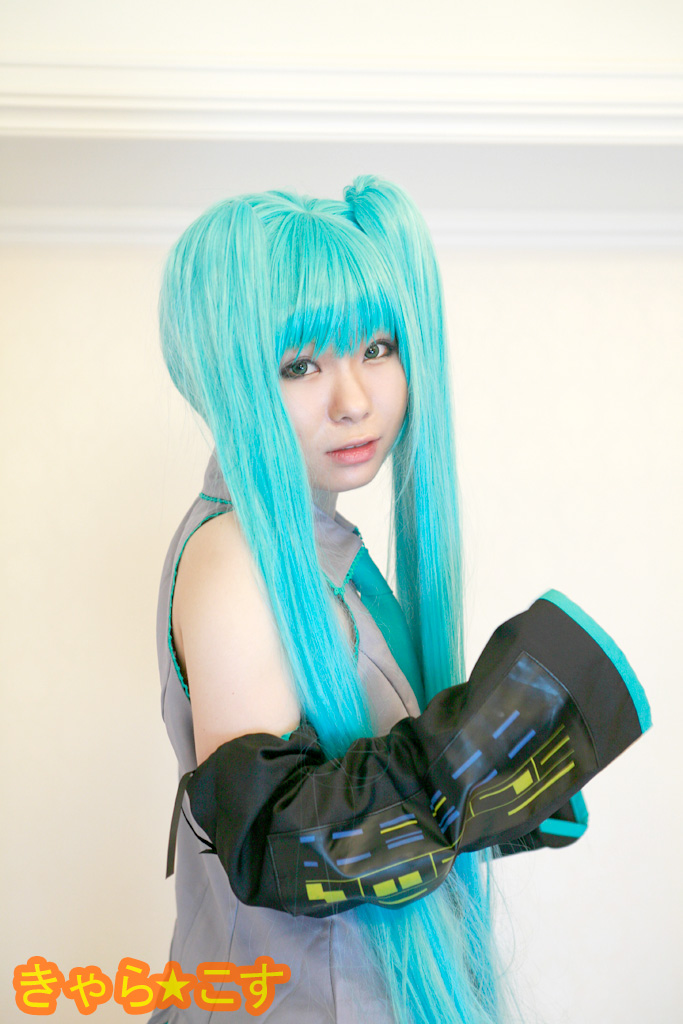 V ○ caloid2 Đầu tiên ○ Miku (cosplayer mayu)