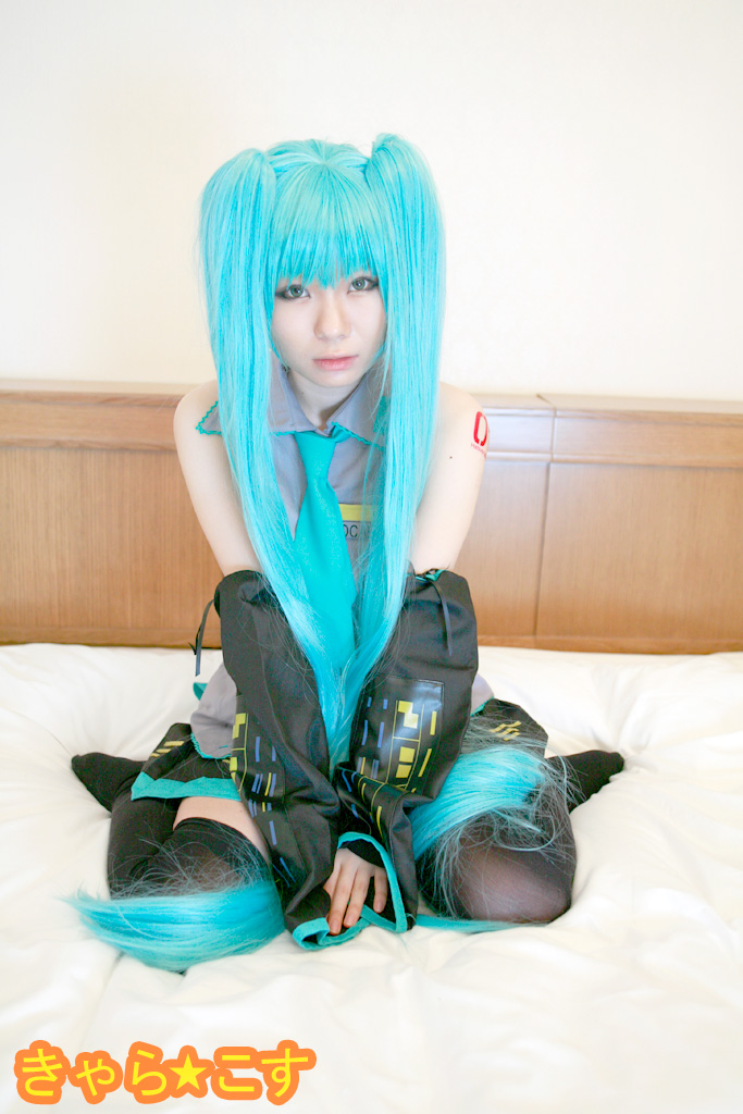 V ○ caloid2 Đầu tiên ○ Miku (cosplayer mayu)