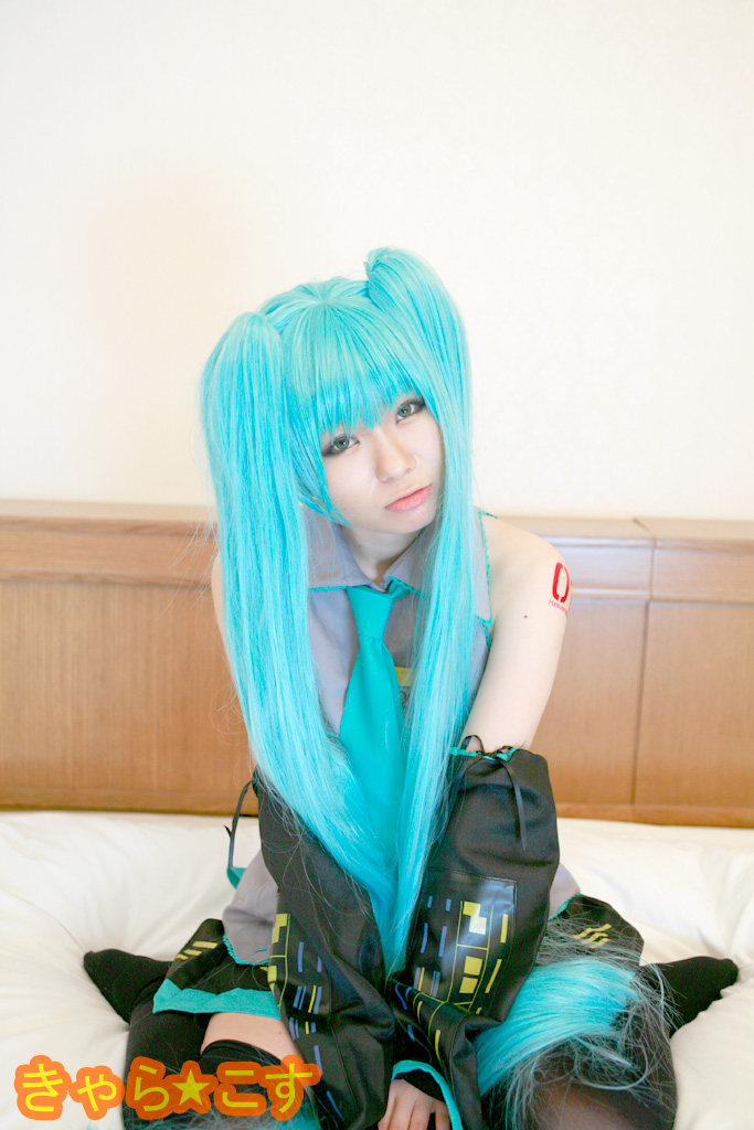 V ○ caloid2 Đầu tiên ○ Miku (cosplayer mayu)
