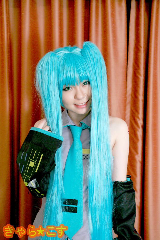V ○ caloid2 Đầu tiên ○ Miku (cosplayer mayu)