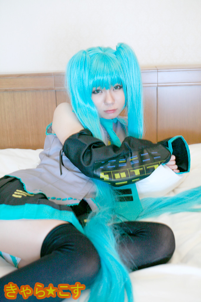 V ○ caloid2 Đầu tiên ○ Miku (cosplayer mayu)