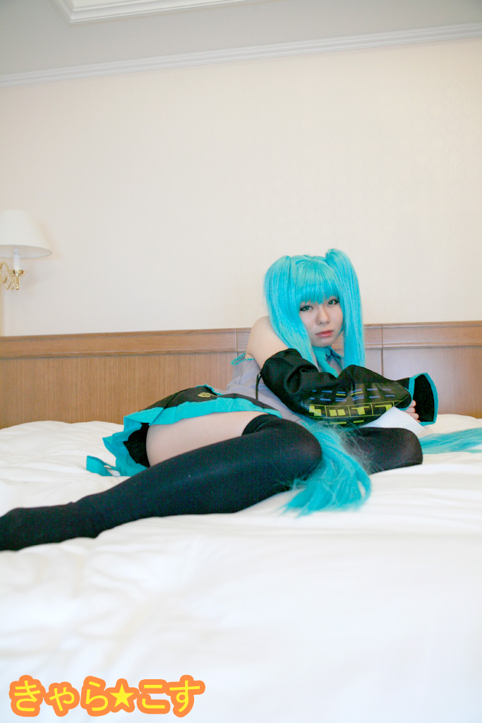 V ○ caloid2 Đầu tiên ○ Miku (cosplayer mayu)