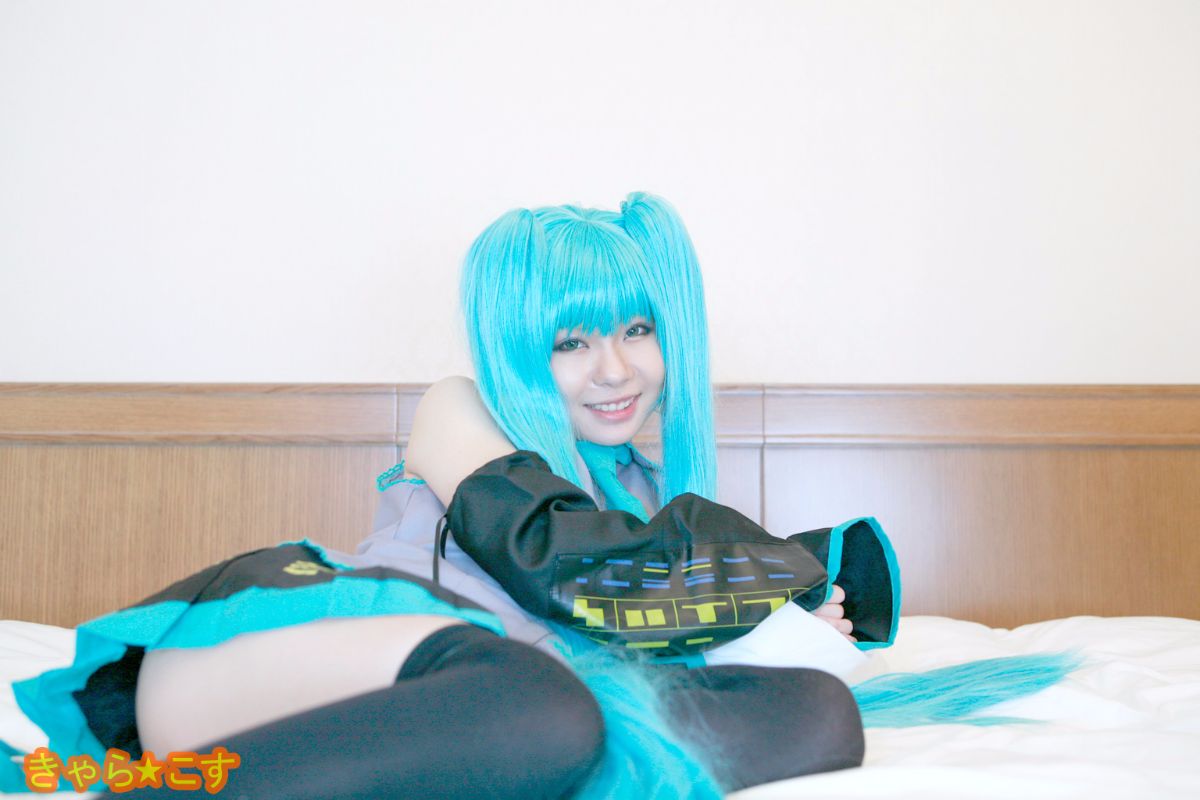 V ○ caloid2 Đầu tiên ○ Miku (cosplayer mayu)