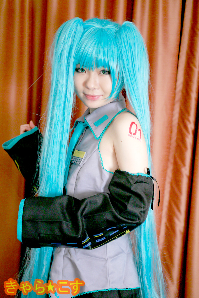 V ○ caloid2 Đầu tiên ○ Miku (cosplayer mayu)