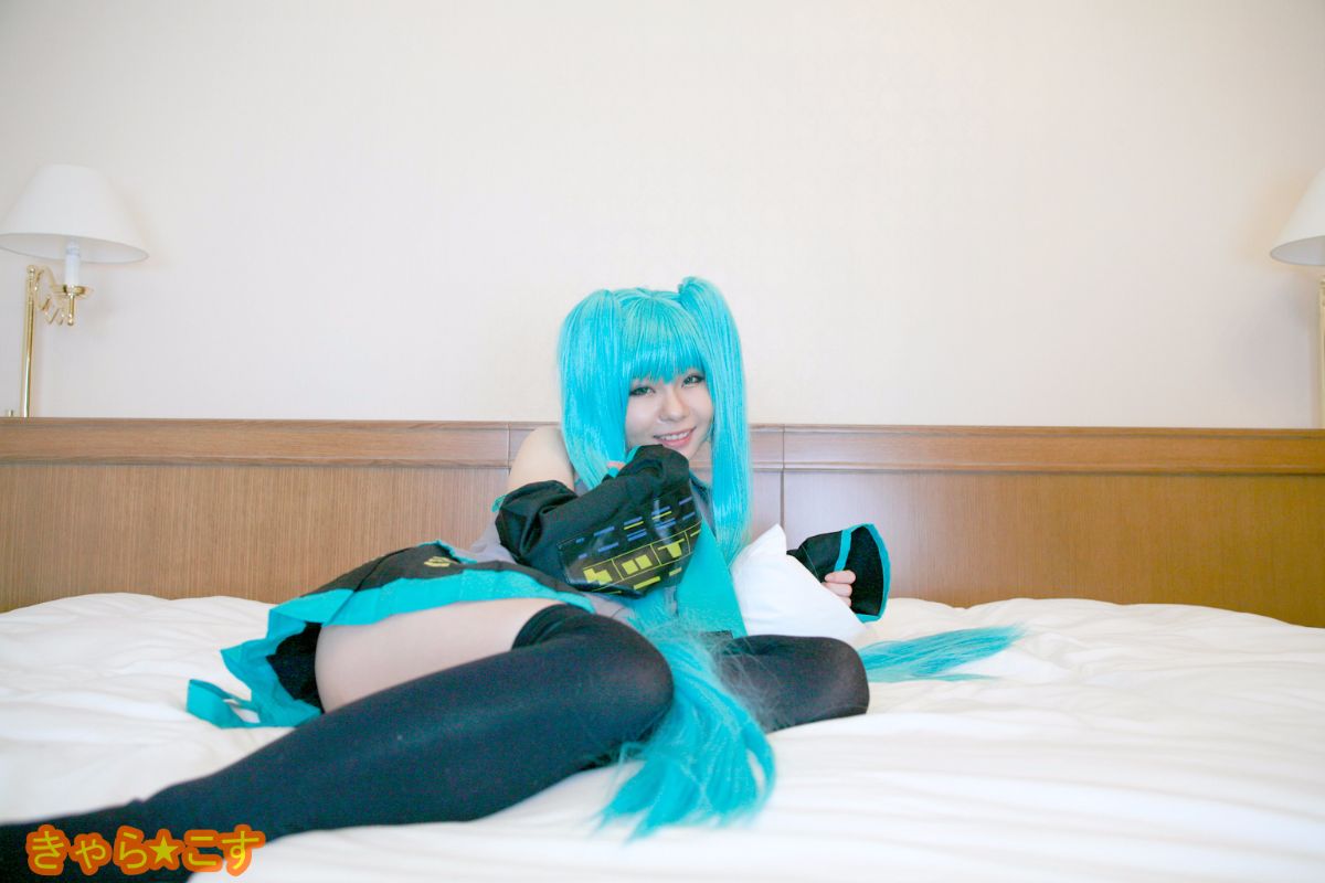 V ○ caloid2 Đầu tiên ○ Miku (cosplayer mayu)