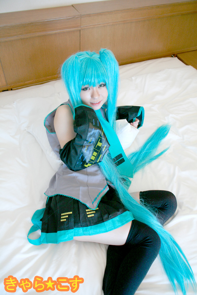 V ○ caloid2 Đầu tiên ○ Miku (cosplayer mayu)
