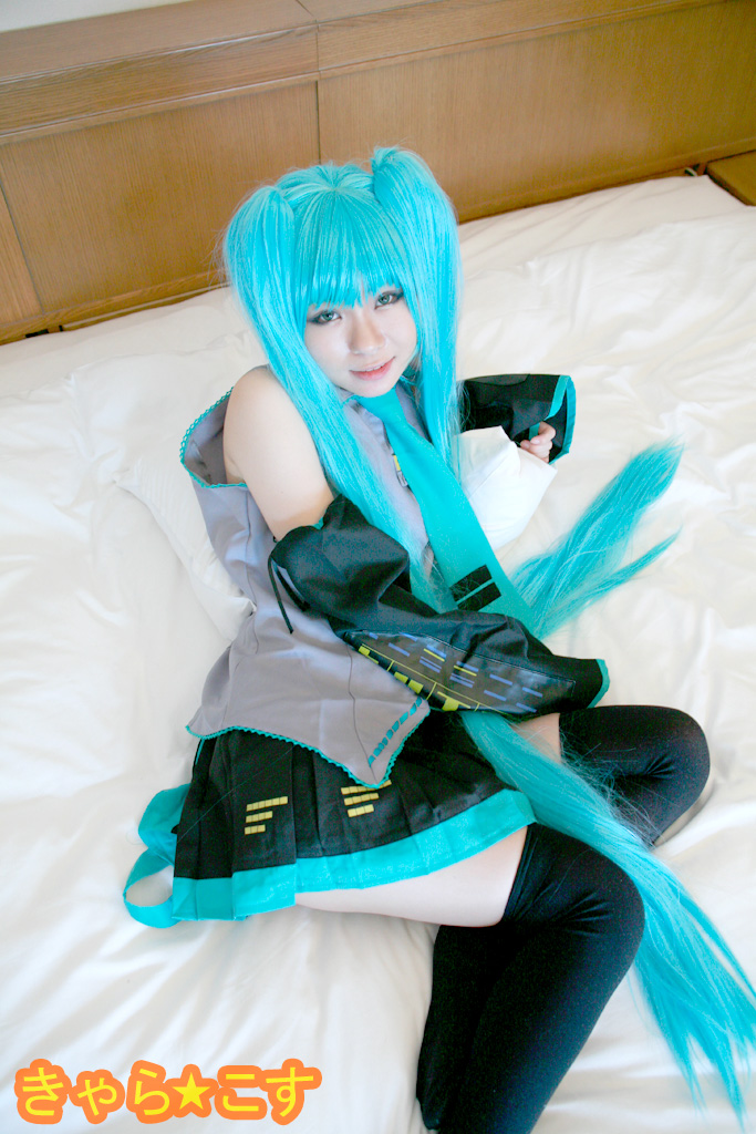 V ○ caloid2 Đầu tiên ○ Miku (cosplayer mayu)