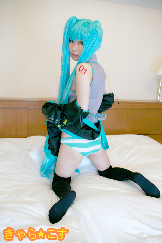V ○ caloid2 Đầu tiên ○ Miku (cosplayer mayu)