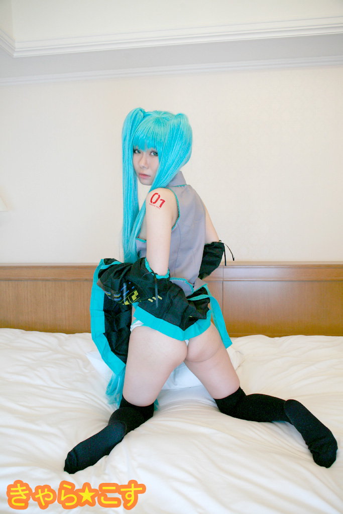 V ○ caloid2 Đầu tiên ○ Miku (cosplayer mayu)