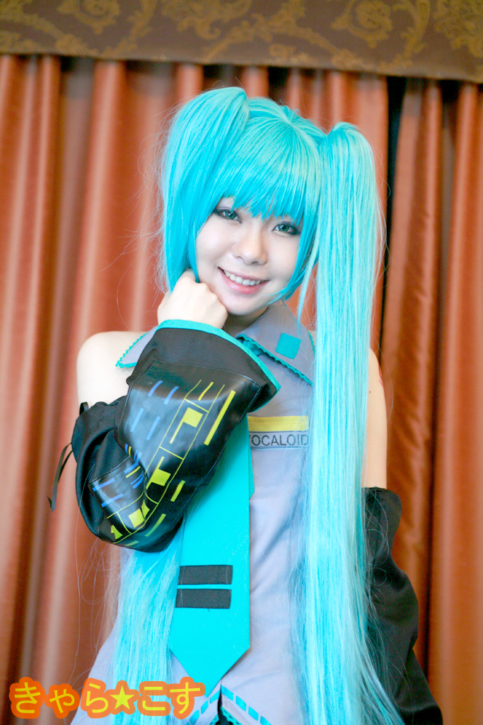 V ○ caloid2 Đầu tiên ○ Miku (cosplayer mayu)