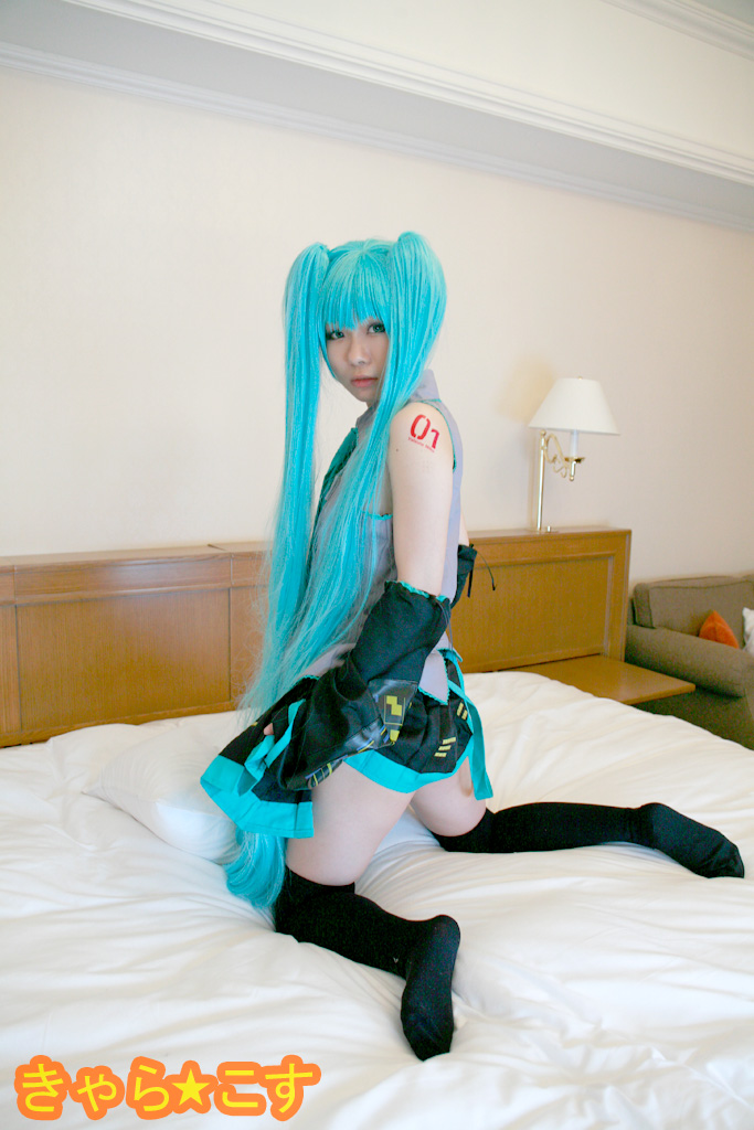 V ○ caloid2 Đầu tiên ○ Miku (cosplayer mayu)