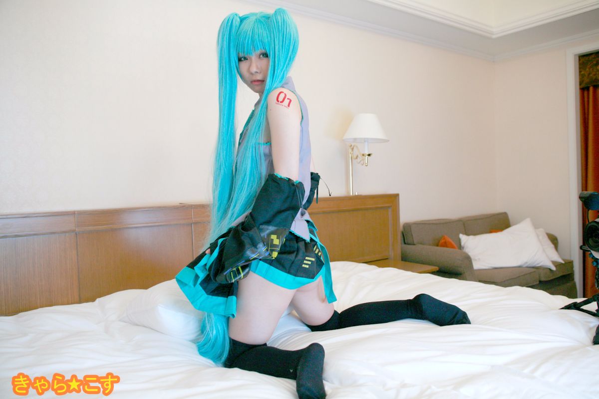 V ○ caloid2 Đầu tiên ○ Miku (cosplayer mayu)