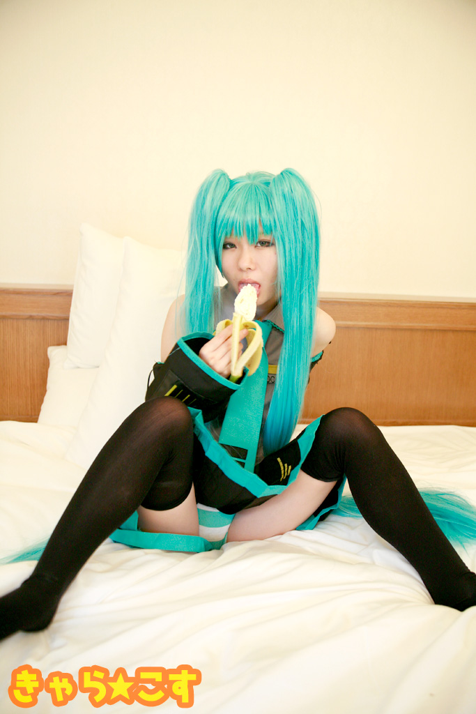 V ○ caloid2 Đầu tiên ○ Miku (cosplayer mayu)