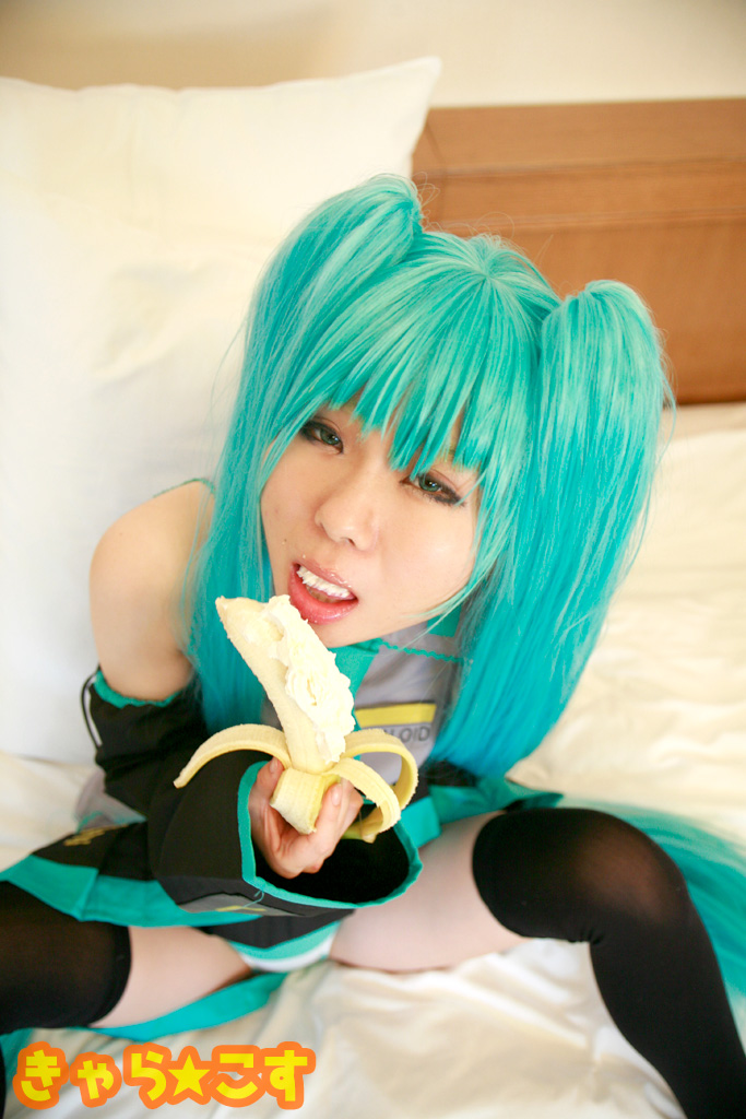V ○ caloid2 Đầu tiên ○ Miku (cosplayer mayu)
